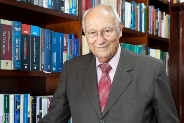 A Economia no Brasil em 2025 Professor Ives Gandra da Silva Martins